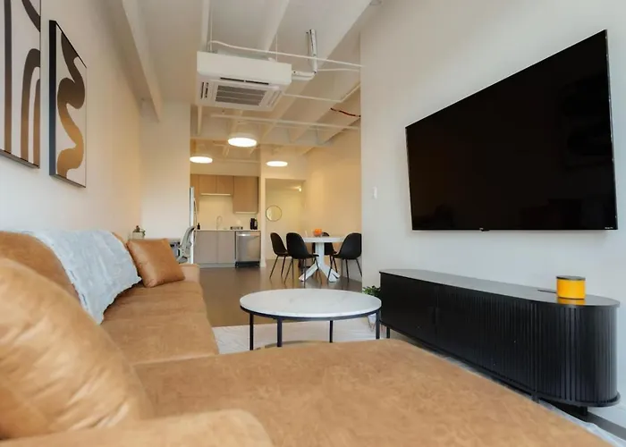 Above The Roots - Stylish 1bd On The Square Apartamento *