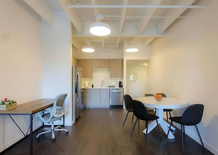 Above The Roots - Stylish 1bd On The Square Apartamento