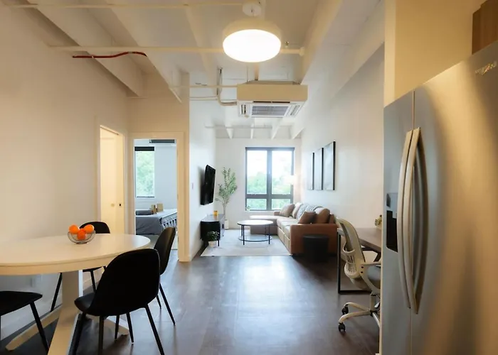 Apartamento Above The Roots - Stylish 1bd On The Square *