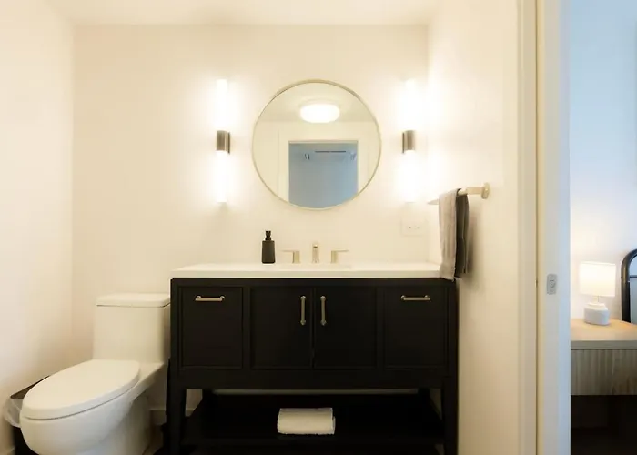 Above The Roots - Stylish 1bd On The Square Apartamento *