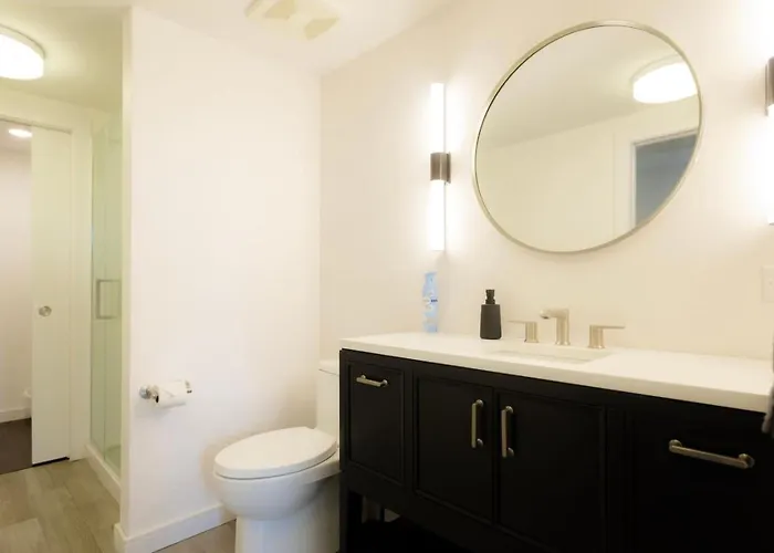 Above The Roots - Stylish 1bd On The Square