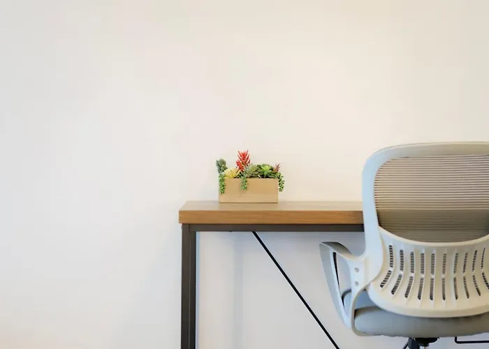 Above The Roots - Stylish 1bd On The Square Washington