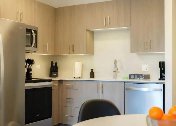 Above The Roots - Stylish 1bd On The Square Apartamento