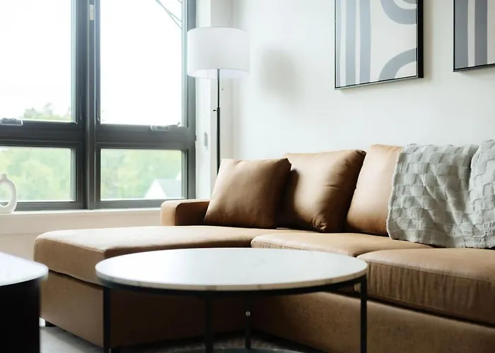 Above The Roots - Stylish 1bd On The Square *