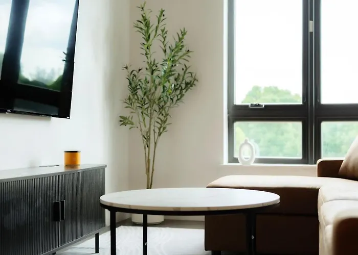 Above The Roots - Stylish 1bd On The Square *