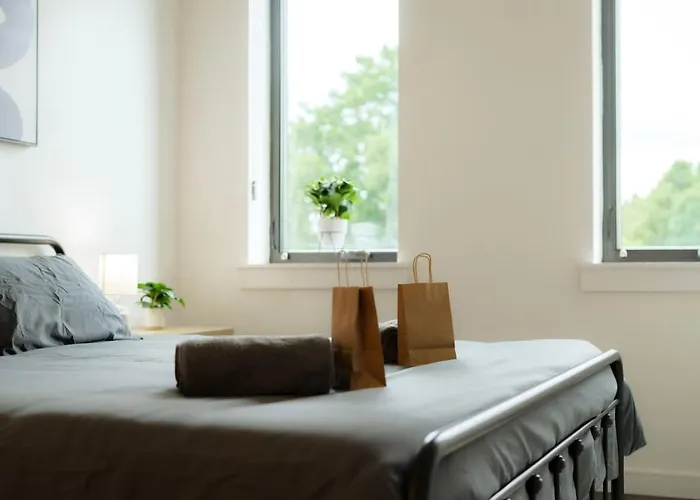 Above The Roots - Stylish 1bd On The Square Apartamento *