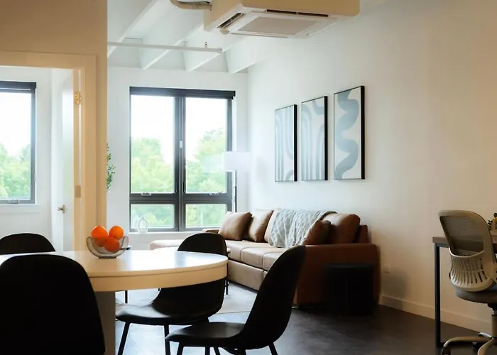 Apartamento Above The Roots - Stylish 1bd On The Square