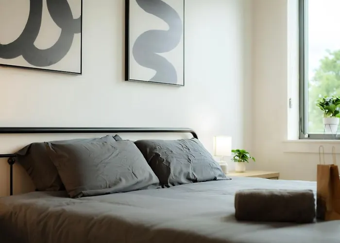 Above The Roots - Stylish 1bd On The Square Apartamento