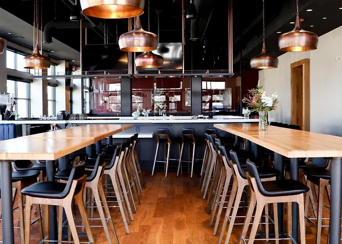 Above The Roots - Stylish 1bd On The Square Apartamento *